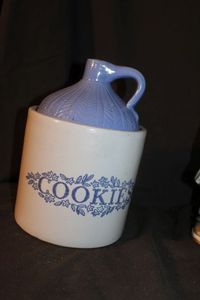 lot 225 image: Vintage Monmouth Pottery Cookie Jar