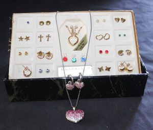 lot 251 image: Vintage Costume Jewelry in Original box