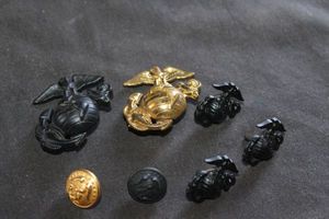 lot 252 image: Vintage United States Marine Corps (USMC) Eagle Globe and anchor uniform Accessories or emblem