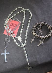 lot 264 image: Religious Jewelry Items