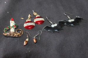 lot 260 image: Three Vintage Pairs of Holiday Earrings and 1 Christmas Pendant