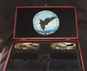 lot 258 image: Display box for Pocket Knives and two pocket Knives