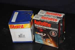 lot 320 image: Autolite Platinum spark plugs AP764 and Stant tethered fuel cap specifically the Carquest model 10839T