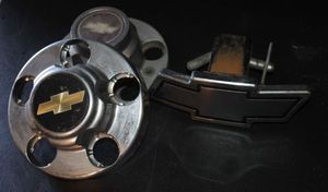 lot 319 image: Chevrolet TruckSuv accessories see below for more details