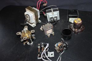 lot 339 image: Vintage Electronic Components and parts. Various transformers and Relays