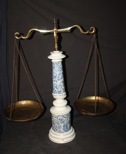 lot 344 image: Decorative Vintage balance scale often referred to as the Scales of Justice featuring brass components and blue and white ceramic stem