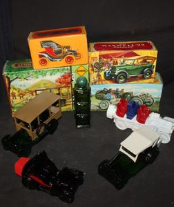 lot 351 image: Four Vintage Avon Decanter Bottles in original boxes, Avon Maxwell 23 automobile decanter, 1908 Thomas Flyer car (winner of the New York to Paris race), Avon Electric charger car decanter, Stopngo bottle, 1923 Star Station Wagon