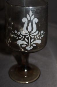 lot 411 image: Set of 8 Decorative Etched Wine Glasses