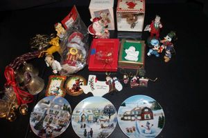 lot 413 image: Christmas Decor as Shown