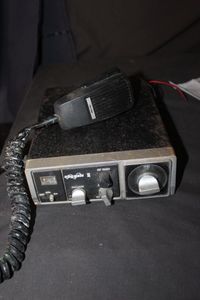 lot 446 image: Hy-Gain II CB Radio and Mic