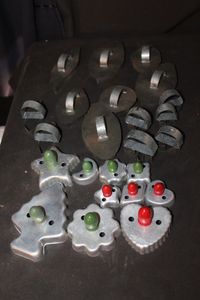 lot 463 image: Selection of Vintage cookie Cutterts
