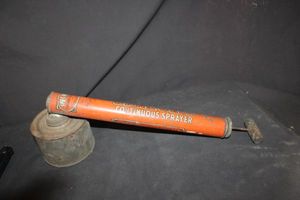lot 467 image: Vintage Bug Pesticide Sprayer
