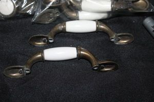 lot 519 image: Quantity of Matching Drawer Pulls and Knobs