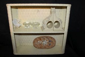lot 540 image: Vintage Wicker Shelf and Contents