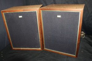 lot 546 image: Pair of LLoyds Home Speakers