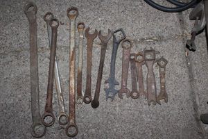 lot 25 image: Various antique tools