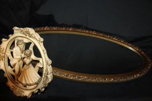 lot 548 image: Large Oval Mirror and Wall Ddecoration