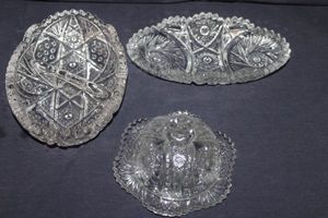 lot 590 image: Vintage Relish Dish and Cheese Ball dish