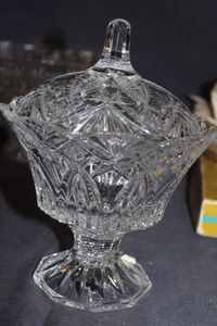 lot 616 image: Godinger Crystal Covered Candy Dish or Compote
