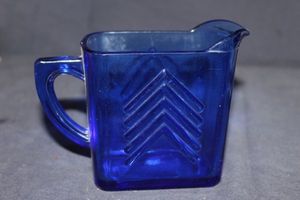 lot 642 image: Hazel Atlas Cobalt Blue Depression Glass Creamer