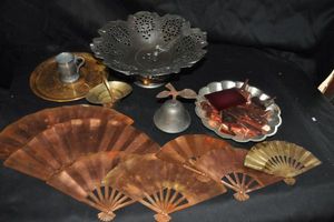 lot 577 image: Aluminum and Copper Home Decor items