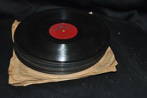 lot 591 image: Selection of Vint6age Vinyl Records with No Covers