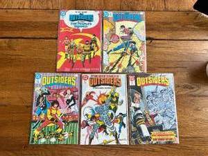 lot 184 image: Selection of vintage DC Comics - 1986 - The Outsiders - 6,7,8,9,10