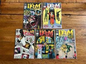 lot 189 image: Selection of vintage DC Comics - 1989 - Doom Patrol - 21,22,23,24,25