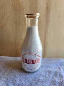 lot 36 image: Vintage glass C.O Gould Dairy One Quart - with rare Shadow Lawn milk cap