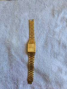 lot 40 image: Vintage gold toned Seiko quartz watch