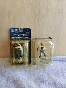lot 64 image: Selection of 2 Dallas Cowboy figures - Jason Witten and Troy Aikman