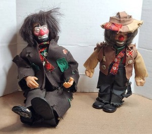 lot 66 image: Vintage collectible Emmett Kelly Jr articulated hobo clowns - both are hand signed by Kelly
