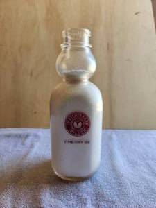 lot 110 image: Vintage square glass milk bottle with creamer top - Hatcher Farm Milton Dairy - Quart