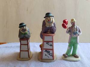 lot 118 image: Lot of 3 - Vintage Emmett Kelly Jr Flambro Porcelain Clown Figurine - Weary WillieWhy Me(2) - hand signed and clown and ballons