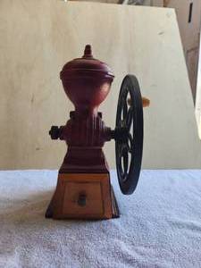lot 158 image: Vintage Kalita dial mill red coffee grinder