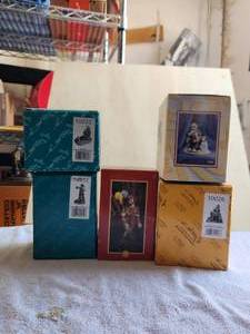 lot 166 image: Lot of 5 - Vintage collectible Emmett Kelly Jr. clown figurines in boxes