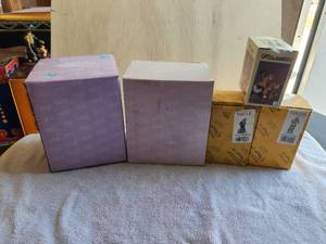 lot 172 image: Lot of 5 - Vintage collectible Emmett Kelly Jr. clown figurines in boxes