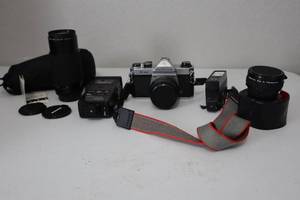 lot 39 image: Pentax K1000 35mm Camera wadditional attachments - Zykkor Lense, Argus Flash