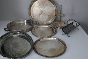 lot 41 image: WM Rogers, Oneida and other items