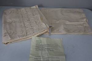 lot 42 image: Villages of Damascus - 100% Cotton Tablecloth and Napkins