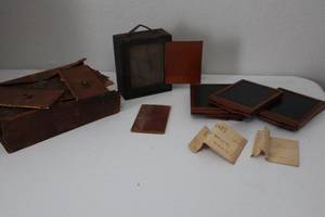 lot 44 image: Antique Rochester Camera Co  Box Camera