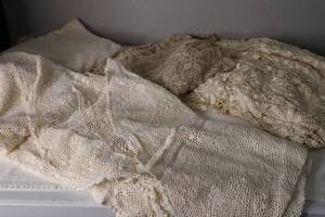 lot 71 image: Various Crochet Lace Linens