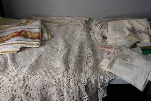 lot 74 image: Various Linens