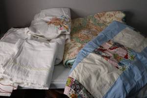 lot 75 image: Various Linens