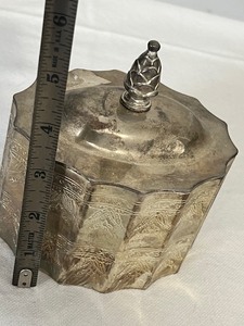 lot 116 image: Godinger Silver Art Co. Velvet Lined Box