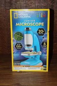 lot 98 image: National Geographic Junior Microscope science kit.