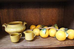 lot 103 image: Pottery and lemon-themed rope decoration