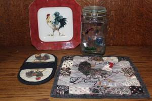 lot 123 image: Chicken Decor