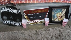 lot 3 image: Move night decor