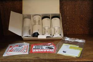 lot 8 image: Dummy security camera  set